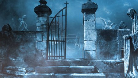 Unheimliches Friedhofstor mit blauer Nebelatmosphäre zeigt einen alten Friedhof mit herunterfallendem Tor und Statuen mit Nebel.