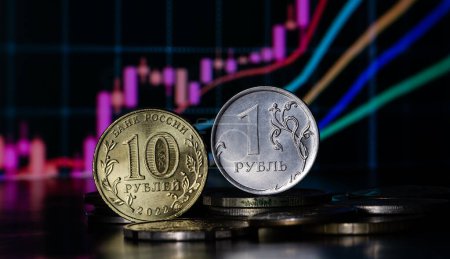 Téléchargez les photos : Coin in denominations of 1 Russian ruble and 10 rubles against the background of the exchange data chart - en image libre de droit