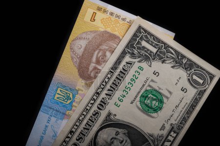 Banknoten in Stückelungen von 1 ukrainischen Griwna und 1 US-Dollar