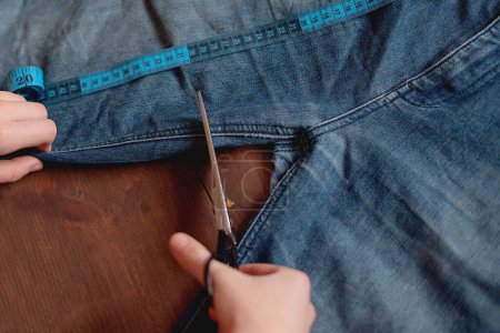 Téléchargez les photos : Idées Upcycling Denim, Utilisation de vieux jeans, Repurposing Jeans, Réutilisation de vieux jeans, Upcycle Stuff - en image libre de droit
