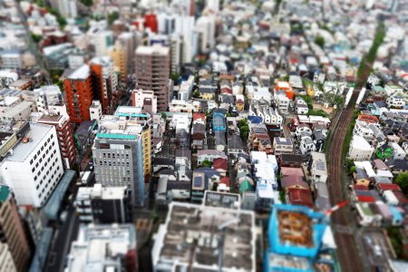 Téléchargez les photos : Paysage urbain pittoresque ressemblant à un diorama vu depuis une plate-forme d'observation d'immeubles de grande hauteur - en image libre de droit