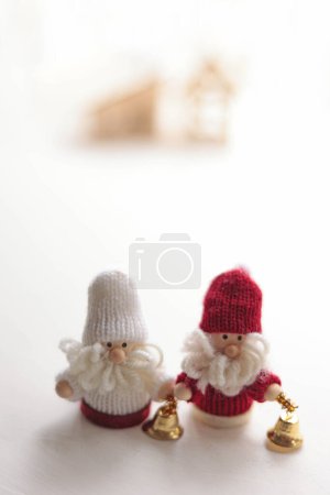 Téléchargez les photos : Poupées et maisons de jouets du Père Noël - en image libre de droit