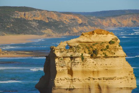 Vista de cerca de una formación de roca caliza en una tarde soleada en la costa sur de Victoria en Australia.