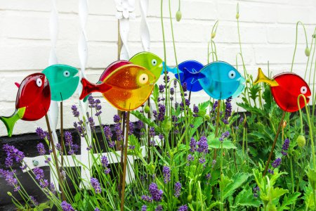 Foto de Decoración de peces de vidrio para el jardín - Imagen libre de derechos