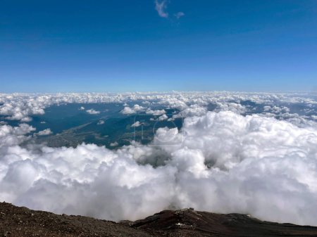 Téléchargez les photos : Au-dessus des nuages : sommet du mont Fuji Vista, sentier Gotemba, préfecture de Shizuoka, Japon - en image libre de droit