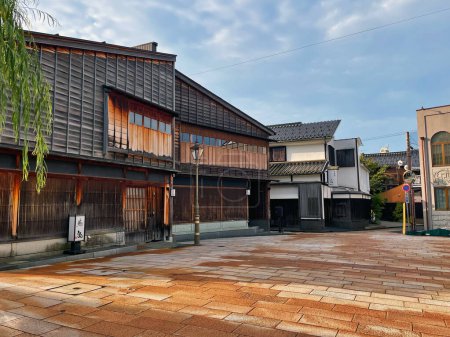 Foto de Elegancia cultural: Higashi Chaya 's Authentic Wooden District, Kanazawa, Ishikawa, Japón - Imagen libre de derechos
