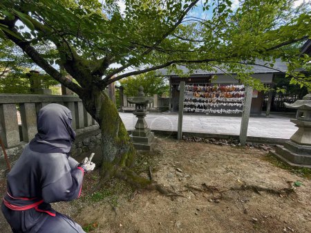 Ninja japonés en Higashi Chaya antiguo templo, Kanazawa, Ishikawa, Japón