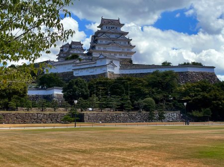 Foto de Monumento de la herencia japonesa imperial de Edo: Panorama del castillo de Himeji, Prefectura de Hyago, Japón - Imagen libre de derechos