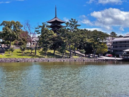 Foto de Belleza tranquila: Templo de Nara y jardín japonés escénico, Kyoto, Japón - Imagen libre de derechos