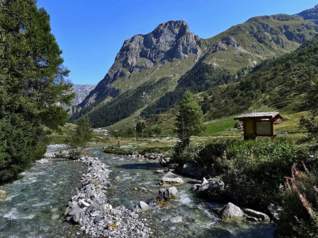 Escenas alpinas tranquilas: Joya de los Altos Alpes, Parque Nacional Vanoise, Francia