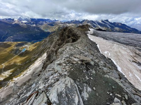 Epic Ridge Walk: Höhenweg mit Gletscherblick, Val d 'Isere, aiguille de la grande sassiere, Frankreich