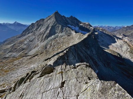 Perspectives élevées : Sommet Majesté dans le parc national de la Vanoise, Hautes Alpes, France