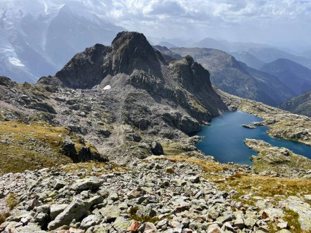 Majestad de la Montaña: Vistas al Trailside de Lac Blanc, Grand Balcon, Chamonix, Francia