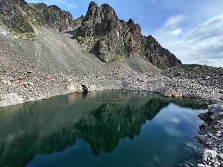 Descubriendo picos: Reflexiones Lac Blanc, Grand Balcon, Chamonix, Francia
