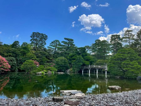 Nature 's Tranquility: Kenroku-en' s Zen Beauty, Kanazawa, Ishikawa, Japón