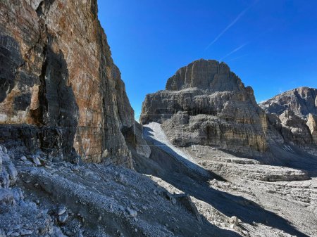 Terrains glacés : Haute exposition Via Ferrata Drame à Adamello Brenta, Bocchette, Dolomites