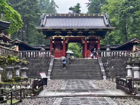 Foto de Esplendor arquitectónico: Nikko Temple Entrance Torii Gate, Prefectura de Tochigi, Japón - Imagen libre de derechos