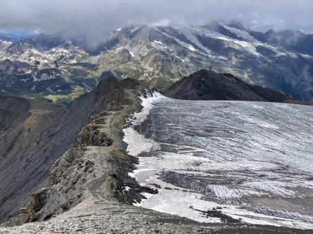 Spektakuläre Gratwanderung: Höhenweg mit Gletscherpanorama, Val d 'Isere, aiguille de la grande sassiere, Frankreich