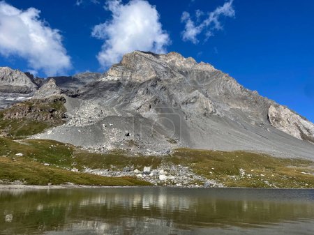 Felicidad a gran altitud: Explorando los lagos glaciares en el Parque Nacional de Vanoise, Altos Alpes, Francia