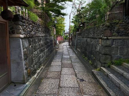 Zauberhafte Pfade: Erkundung des antiken Bezirks von Gion, Kyoto, Japan