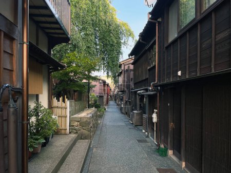 Malerische Ruhe: Higashi Chayas traditioneller Bezirk, Kanazawa, Ishikawa, Japan