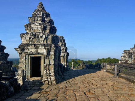 Temple de Phnom Bakheng : Voyage à travers le paysage spirituel cambodgien à Angkor Wat, Siem Reap, Cambodge
