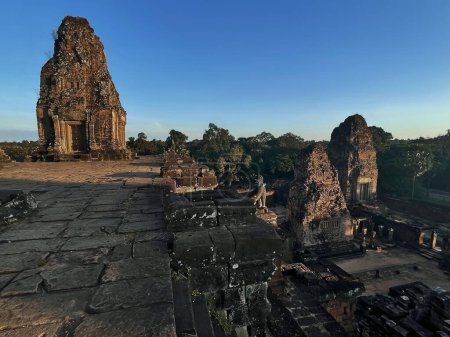 Maravilla de la mañana: La salida del sol ilumina el templo pre-Rup, Angkor Wat, Siem Reap, Camboya