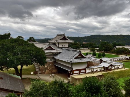 Majestad del Castillo de Kanazawa: Jardines en Bloom, Ishikawa, Japón