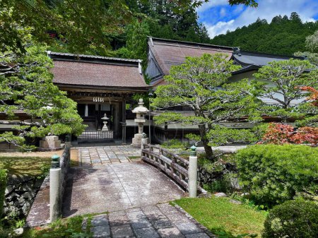 Téléchargez les photos : Voyage spirituel : Temple et cimetière Tranquillité à Koyasan, Wakayama, Japon - en image libre de droit