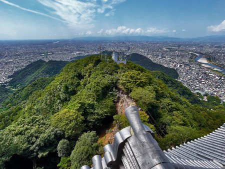 Majestätische Burg Gifu mit Blick auf die Stadt, Gifu, Japan