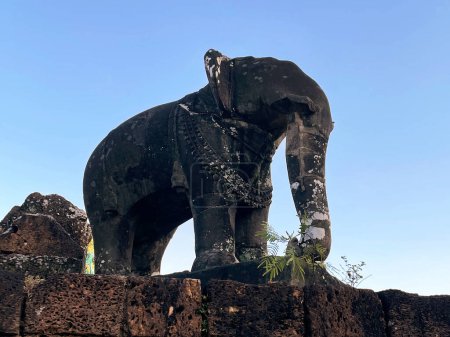 Ancienne architecture khmère Statues d'éléphants au lever du soleil, Angkor Wat, Siem Reap, Cambodge