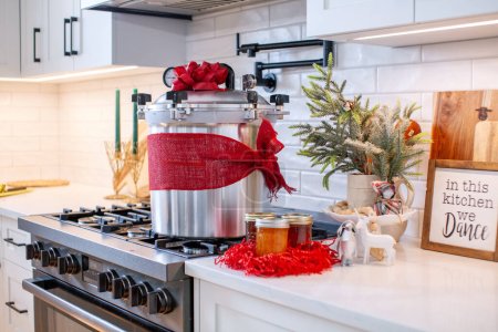 Hausgemachte Konserven und Konserven sind großartige Weihnachtsgeschenke! Schnelldruckkannen sind ein Muss für Hausbesitzer und Küchenliebhaber. 