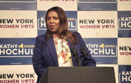 Photo for Letitia James during US Vice President Harris remarks at Barnard College with Governor Hochul in New York. November 3, 2022, New York, USA: Letitia James during the US Vice President Harris visit to Barnard College in New York - Royalty Free Image