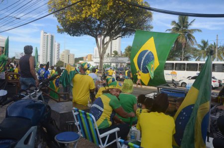 Foto de Bolsonaristas llaman a la intervención militar en protesta en Natal. 7 de noviembre de 2022, Natal, Rio Grande do Norte, Brasil: Los partidarios del presidente brasileño y candidato derrotado a la reelección, Jair Bolsonaro, entran en el sexto día de protesta - Imagen libre de derechos