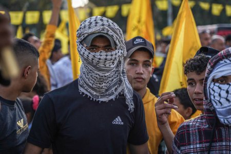 Photo pour Le Fatah organise un festival en mémoire du martyre de feu le Président Yasser Arafat, le 10 novembre 2022, Gaza, Palestine : Des milliers de Palestiniens ont participé à un festival organisé par le Fatah - image libre de droit