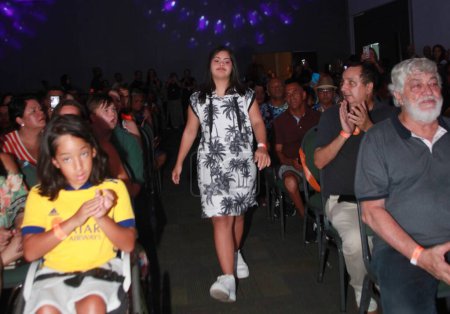 Foto de Espectáculo de la cantante brasileña Ivete Sangalo en el Día Internacional de las Personas con Discapacidad. 3 de diciembre de 2022, Sao Paulo, Brasil: La cantante brasileña Ivete Sangalo participa en un concierto - Imagen libre de derechos