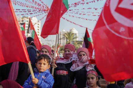Téléchargez les photos : Le Front populaire de Gaza célèbre son cinquante-cinquième festival. 8 décembre 2022. Gaza, Palestine : Des milliers de citoyens ont participé à un festival organisé par le Mouvement du Front populaire à Gaza dans la région d'Al-Katiba - en image libre de droit