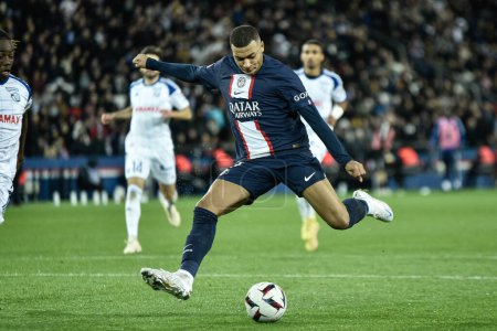 Photo for French Championship- PSG Vs STRASBOURG. December 28, 2022, Paris, France: Soccer match between Paris Saint-Germain and Strasbourg Alsace, valid for the 16th round of the French Championship (Ligue1) 2022/2023, held at the Parc des Princes stadium - Royalty Free Image