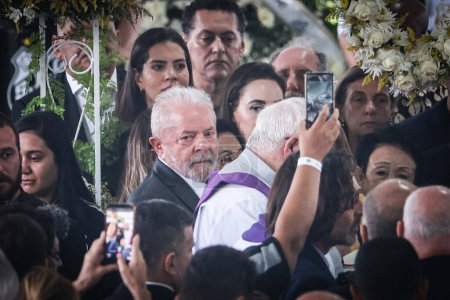 Foto de El nuevo presidente brasileño Lula participa en el funeral de Pelé en Santos. Enero 03, 2023, Santos, Sao Paulo, Brasil: El nuevo presidente brasileño, Luiz Inácio Lula da Silva y su esposa Janja participan en el funeral de la leyenda del fútbol brasileño - Imagen libre de derechos