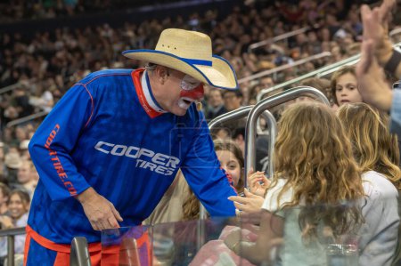 Téléchargez les photos : 2023 Professional Bull Riders Unleash The Beast At The Garden. January 06, 2023, New York, New York, USA: PBR barrelman Flint Rasmussen interacts with audience during the Professional Bull Riders 2023 Unleash The Beast event - en image libre de droit