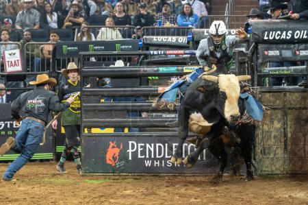Foto de 2023 Professional Bull Riders Unleash The Beast At The Garden. January 07, 2023, New York, New York, USA: Taylor Allen rides Hurts So Good during second round of the Professional Bull Riders 2023 Unleash The Beast event at Madison Square Garden - Imagen libre de derechos