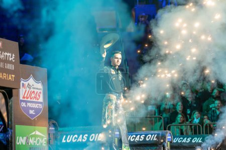 Téléchargez les photos : 2023 Professional Bull Riders Unleash The Beast At The Garden. January 08, 2023, New York, New York, USA: Jose Vitor Leme tips hat during the opening ceremony for the third round of the Professional Bull Riders 2023 Unleash The Beast event - en image libre de droit