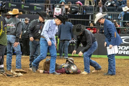 Téléchargez les photos : 2023 Professional Bull Riders Unleash The Beast At The Garden. January 08, 2023, New York, New York, USA: PBR medical crew rush to aid Marcelo Procopio Pereira after being trampled by Pickle Moonshine during third round - en image libre de droit