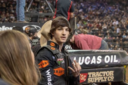 Téléchargez les photos : 2023 Professional Bull Riders Unleash The Beast At The Garden. January 08, 2023, New York, New York, USA: Casey Roberts gets ready to ride Dan Post's Night Moves during third round of the Professional Bull Riders 2023 Unleash The Beast - en image libre de droit