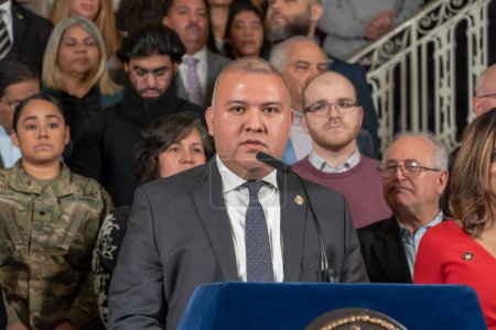 Foto de (NEW) Mayor Adams Calls for Federal Support to Help Serve Asylum Seekers. January 22, 2023, New York, USA: The Mayor Office of Immigrant Affairs (MOIA) Commissioner Manuel Castro speaks at a press conference for more help from the federal government - Imagen libre de derechos