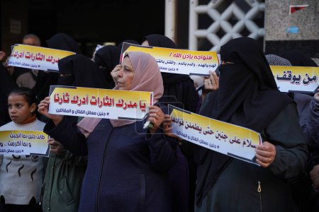Foto de The feminist framework in the Islamic Jihad movement organizes a stand-in of anger in Gaza. January 26, 2023, Gaza, Palestine: The womens leadership of the Islamic Jihad Movement organized a stand of anger and denunciation - Imagen libre de derechos