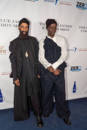 Foto de Seventh Annual Blue Jacket Fashion Show. February 01, 2023, New York, New York, USA: Epperson and Souleymane Sy Savane attend the Seventh Annual Blue Jacket Fashion Show at Moonlight Studios on February 01, 2023 in New York City. - Imagen libre de derechos