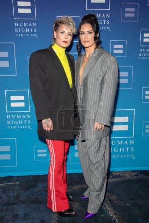 Téléchargez les photos : Human Rights Campaign 2023 Greater New York Dinner. February 04, 2023, New York, New York, USA: Ashlyn Harris and Ali Krieger attend Human Rights Campaign 2023 Greater New York Dinner at Marriott Marquis Times Square on February 04, 2023 - en image libre de droit
