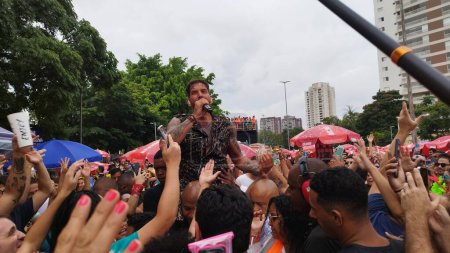 Téléchargez les photos : Rare Beauty Block Street Parade. 11 février 2023. Brésil, Sao Paulo : Banda Eva s'est de nouveau produite dans les rues de Sao Paulo lors de l'ouverture de la Rua Carnaval en 2023. Au sud de Sao Paulo en fin d'après-midi de samedi (11). - en image libre de droit