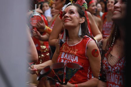 Photo for Bengalafumenga Block Carnival in Sao Paulo. February 11, 2023, Sao Paulo, Brazil: Parade of the Bengalafumenga Block, with floats and revelers all spread out dancing and singing, on Avenida Faria Lima on Saturday (11) in Sao Paulo - Royalty Free Image